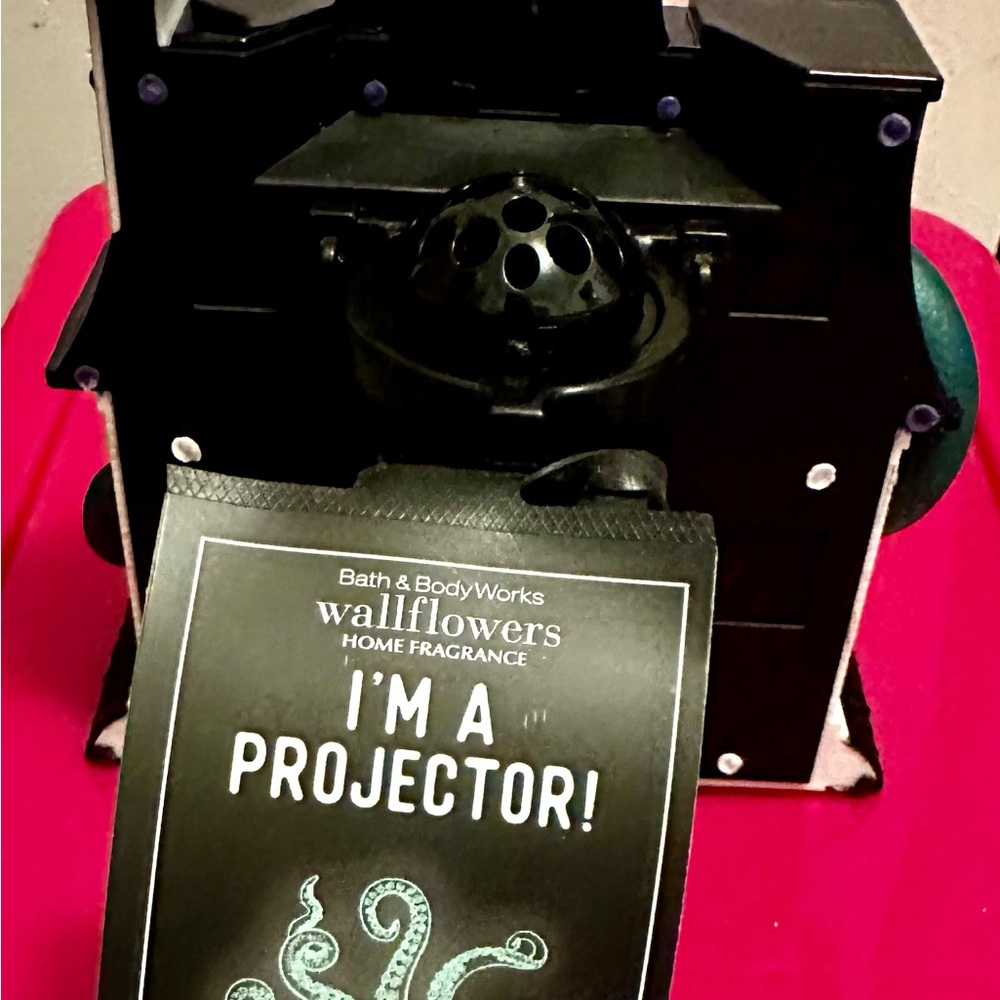 Bath & Body Works Chateau Tri-Projector for Halloween Wallflower Fragrance Plug - Picture 3 of 4